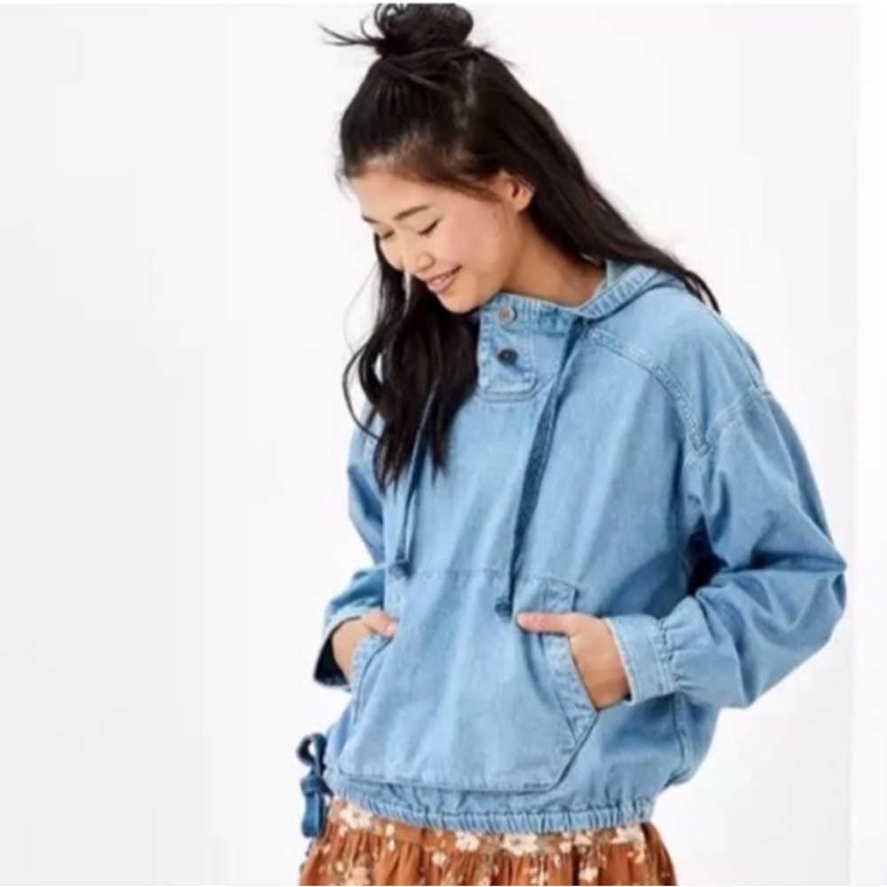 American Eagle Outfitters Light Blue Denim Pullover